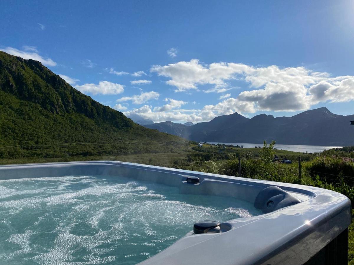 Villa Med Jacuzzi Og Nydelig Utsikt Gravdal  Kültér fotó