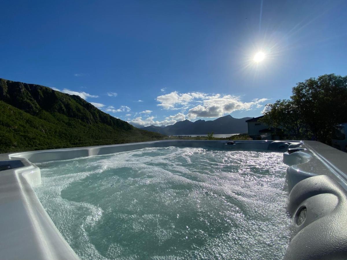 Villa Med Jacuzzi Og Nydelig Utsikt Gravdal  Kültér fotó